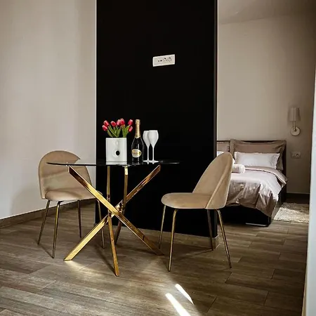 Imperial Apartments *
