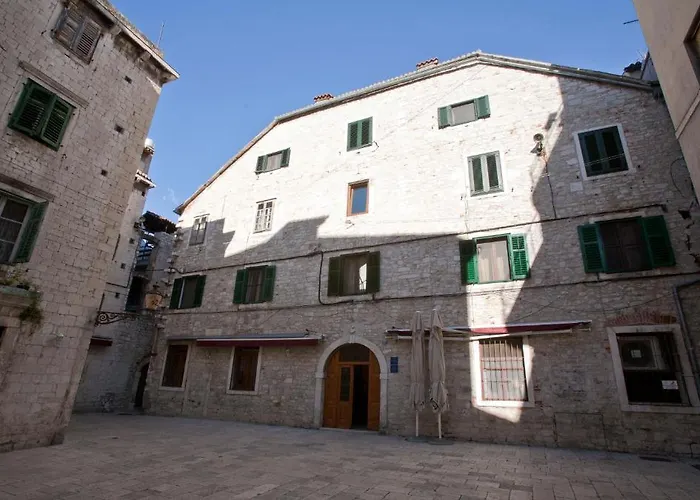 Borna And Franko Centre アパート